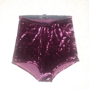 Widow high waisted velvet booty shorts NWT